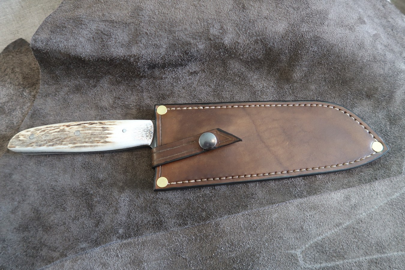 La Flamme Provençale, forgeron coutelier, artisan, couteau forgé bois-de-cers pendentif-