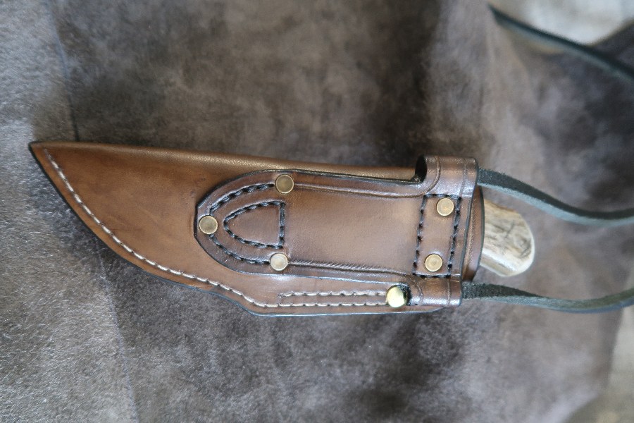 La Flamme Provençale, forgeron coutelier, artisan, couteau forgé bois-de-cers pendentif-